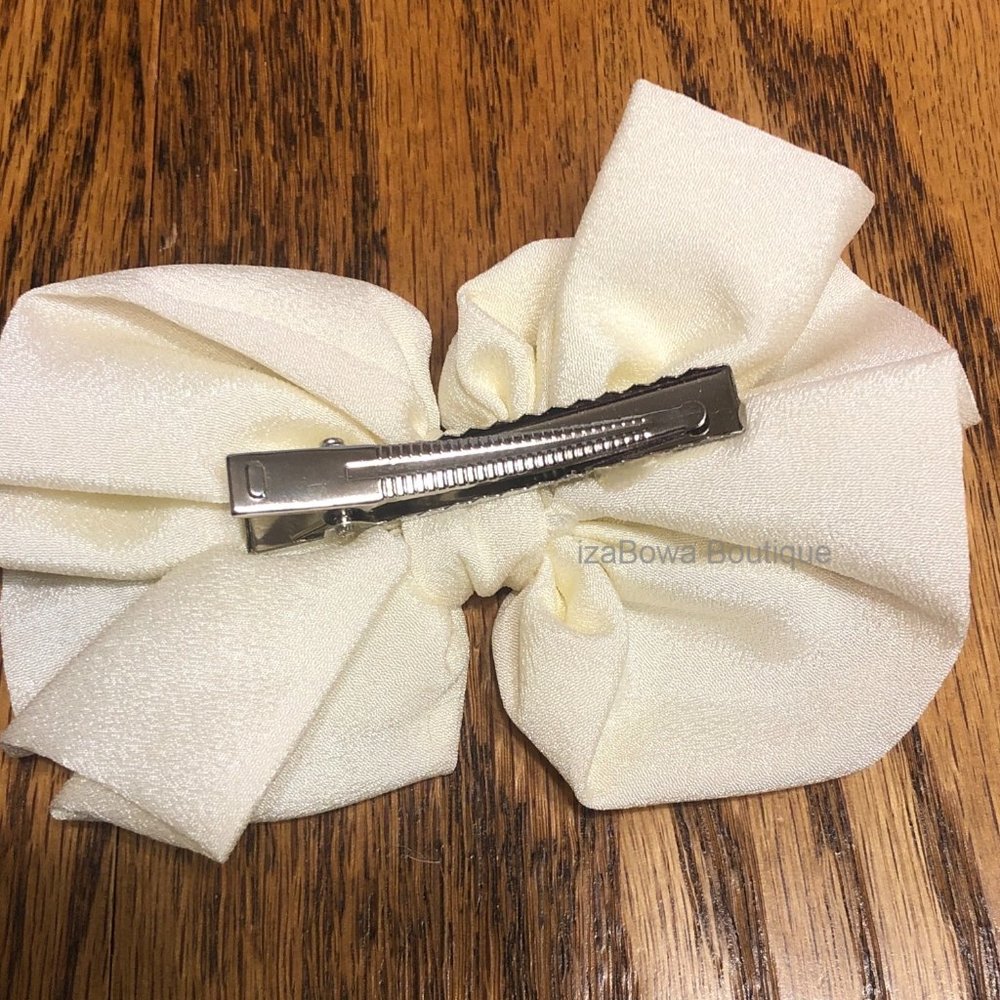Ivory 4" Satin Bow (2)   4B2132 Handmade NWT Boutique - Picture 2 of 3